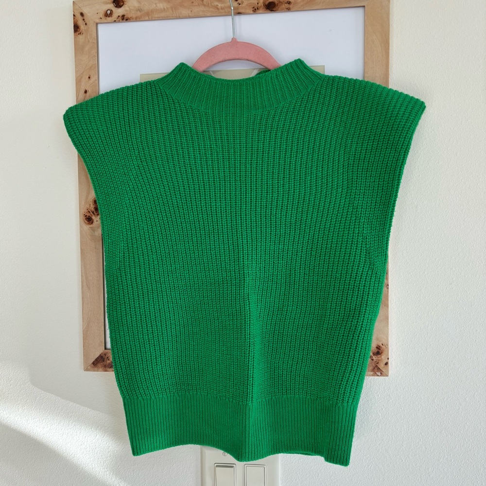 Aritzia Babaton Hazlitt Sweater Vest